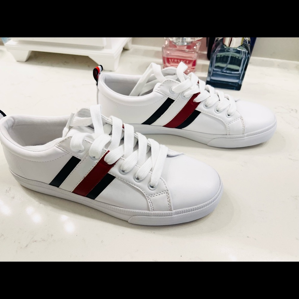 Women’s white Tommy Hilfiger original shoes size 7.5